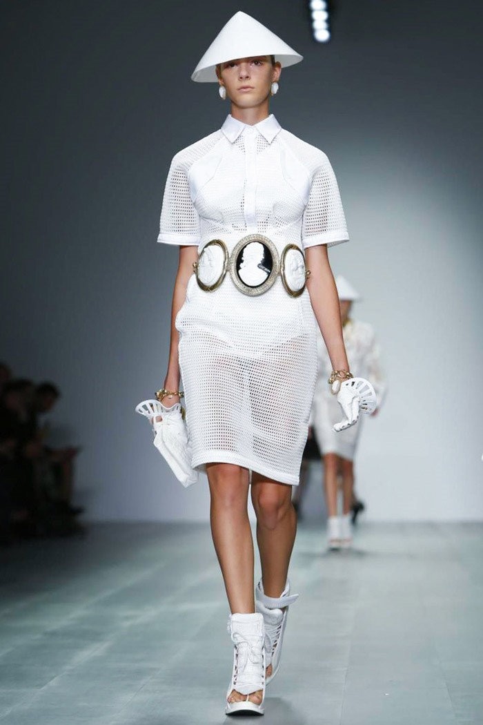 Nón lá Việt Nam 'oanh tạc' khắp các sàn diễn lớn ảnh 8