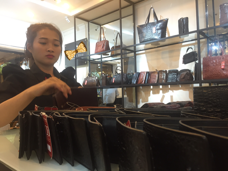 Khaisilk đóng cửa, 'tháo chạy' khỏi TPHCM ảnh 1