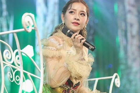 Chi Pu mang gà vào MV mới sau khi bị chê 'hát như gà gáy' ảnh 2