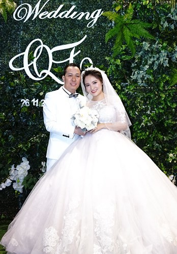 Những đám cưới đình đám trong năm 2017 của showbiz Việt ảnh 8