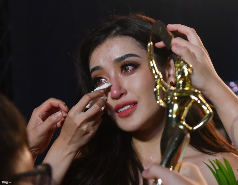 9 sự vụ gây chấn động showbiz Việt năm 2017 ảnh 5