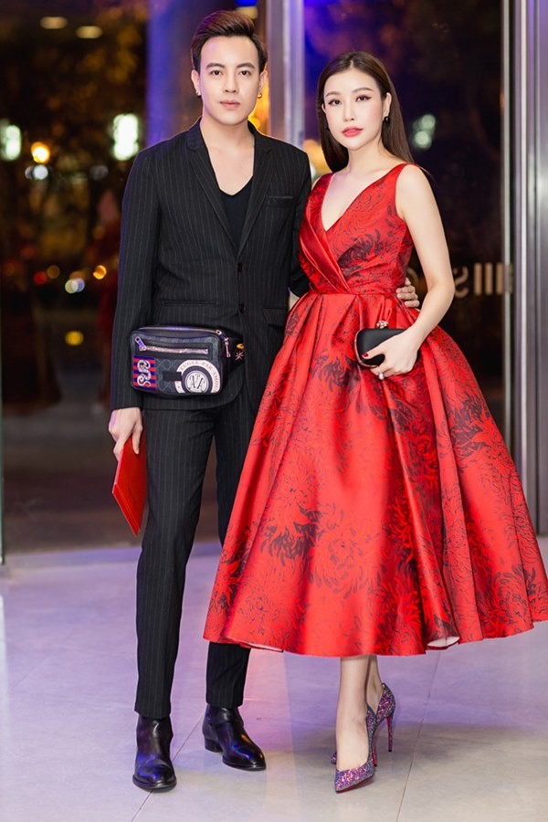 Hoa hậu Mỹ Linh xuất hiện với khuôn mặt khác lạ tại show của Đỗ Mạnh Cường ảnh 6