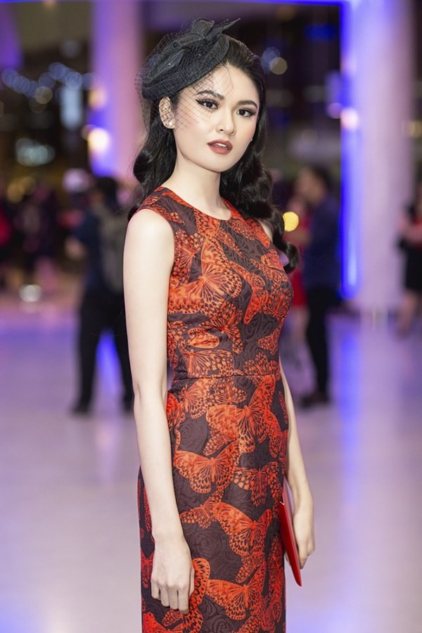 Hoa hậu Mỹ Linh xuất hiện với khuôn mặt khác lạ tại show của Đỗ Mạnh Cường ảnh 7