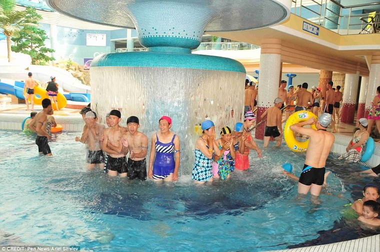 Ngỡ ngàng công viên nước hiện đại của Triều Tiên ảnh 7