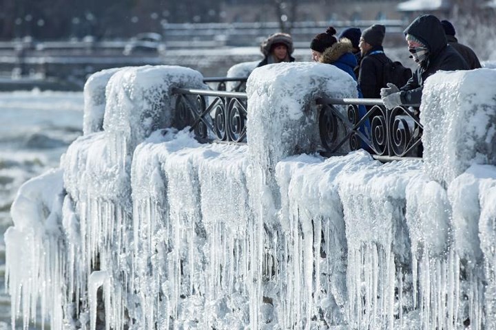 Chiêm ngưỡng hình ảnh thác Niagara kỳ vỹ trong mùa đông ảnh 4