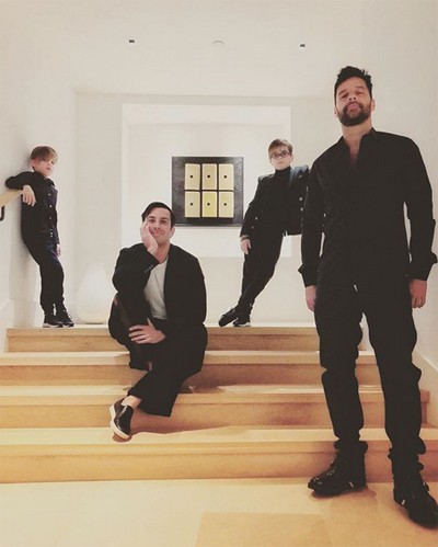 Ricky Martin đính hôn cùng người tình đồng tính ảnh 1