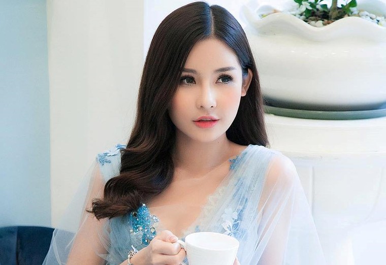 Lê Âu Ngân Anh buồn bã trước thông tin bị tước vương miện ảnh 1