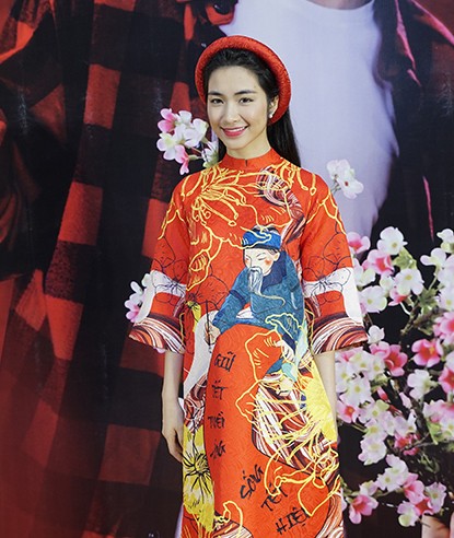 Hòa Minzy: '2018 không có hit sẽ nghỉ hát một năm' ảnh 2