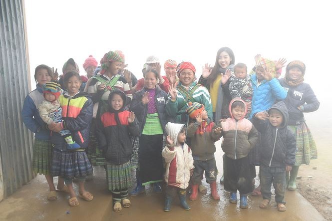 Đỗ Mỹ Linh trở lại bản Cù Vai làm từ thiện ảnh 2