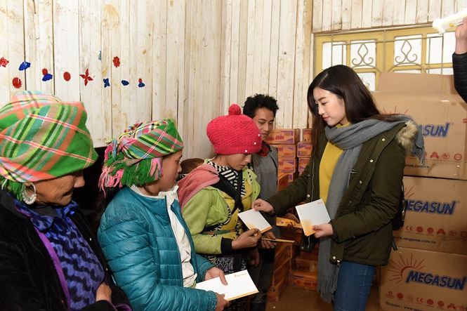 Đỗ Mỹ Linh trở lại bản Cù Vai làm từ thiện ảnh 3