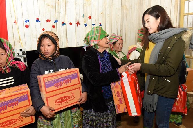 Đỗ Mỹ Linh trở lại bản Cù Vai làm từ thiện ảnh 4