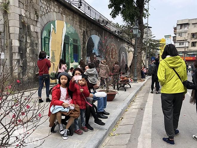 Phố bích họa Phùng Hưng - địa điểm cần check-in ngay dịp Tết này! ảnh 2