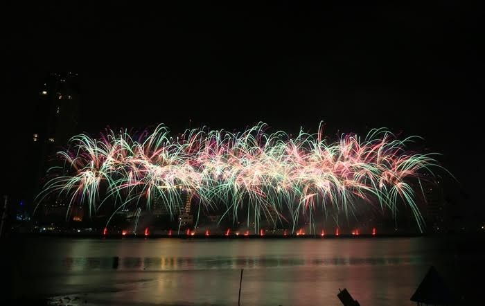 Điểm bắn pháo hoa giao thừa không thể bỏ qua ảnh 5