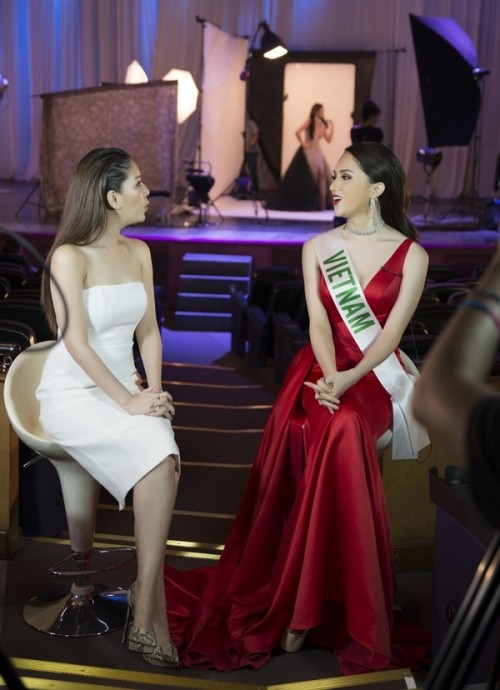 Hương Giang Idol: ‘Bố mẹ người đồng tính không chấp nhận cây xanh có màu hồng’ ảnh 1