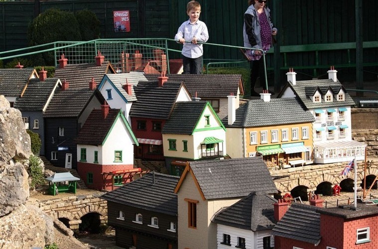 Bên trong ngôi làng cổ đặc biệt nhất ở Anh có gì? ảnh 9