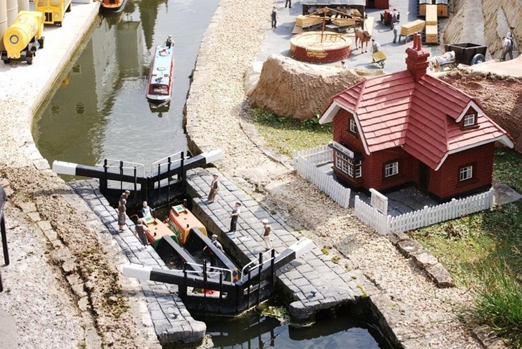 Bên trong ngôi làng cổ đặc biệt nhất ở Anh có gì? ảnh 2