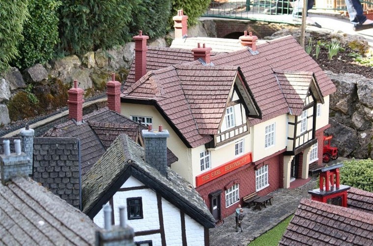 Bên trong ngôi làng cổ đặc biệt nhất ở Anh có gì? ảnh 5