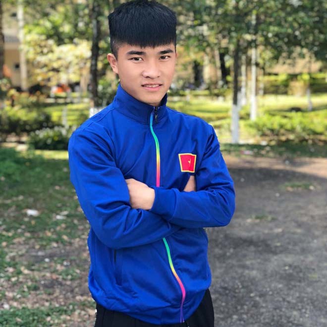 Đội trưởng U19 SLNA 'gây bão' vì quá giống Công Vinh ảnh 3