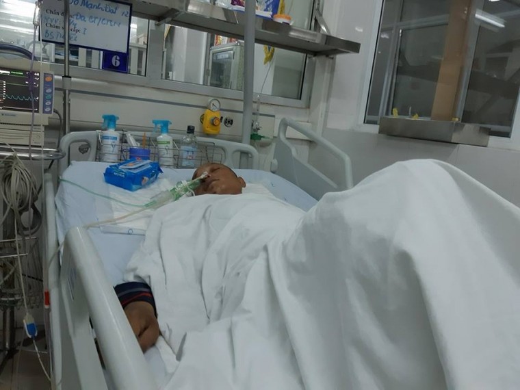 Mẹ người đàn ông bị xe bán tải kéo lê hàng trăm mét: 'chẳng biết lấy gì đóng viện phí cho con’ ảnh 1