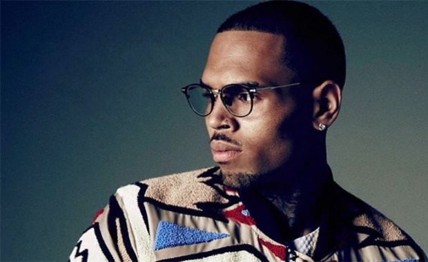 9 năm sau vụ hành hung Rihanna, Chris Brown tiếp tục bị bắt vì… đánh người! ảnh 1