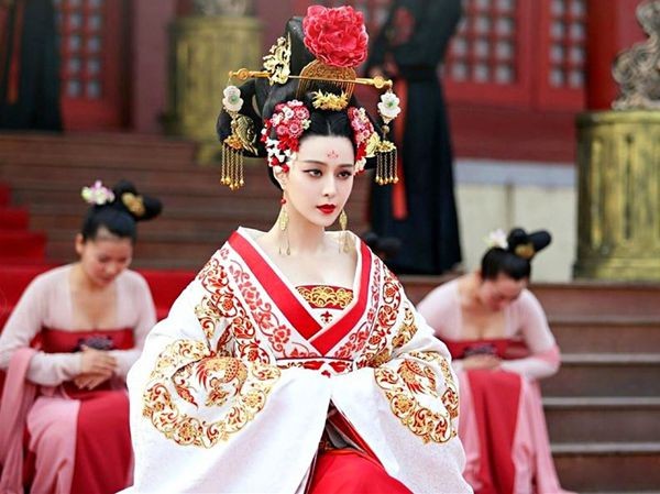 'Hợp đồng lách thuế' làm lộ khối tài sản ngàn tỷ của Phạm Băng Băng ảnh 2