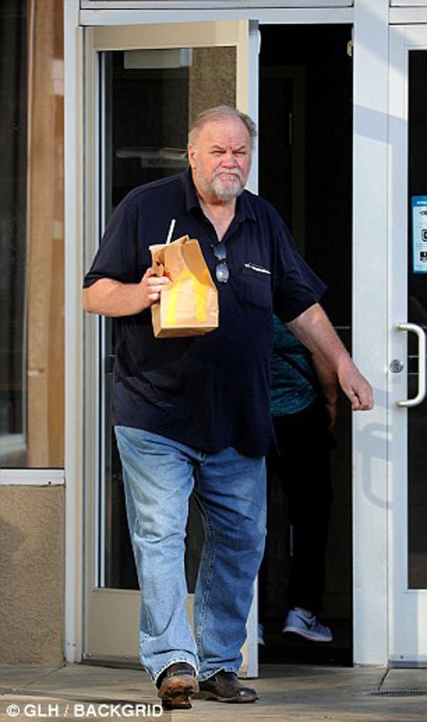 Thông tin bất ngờ về cuộc gặp giữa công nương Meghan Markle và cha đẻ ảnh 1