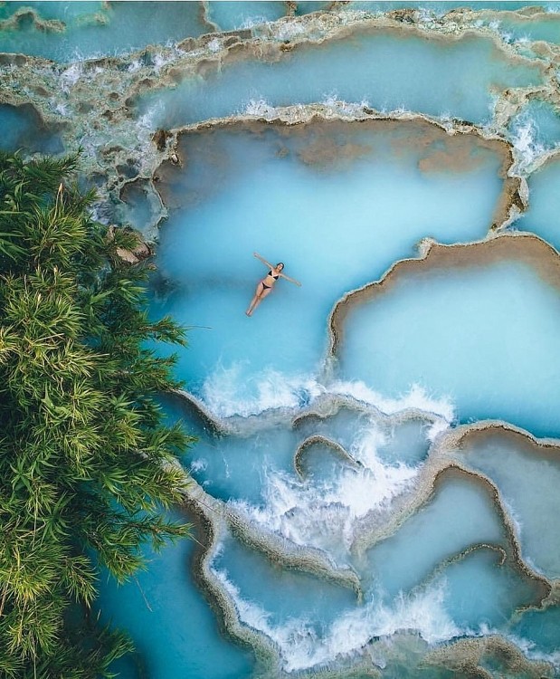 Đắm chìm trong dòng suối nước nóng có một không hai tại Ý ảnh 3