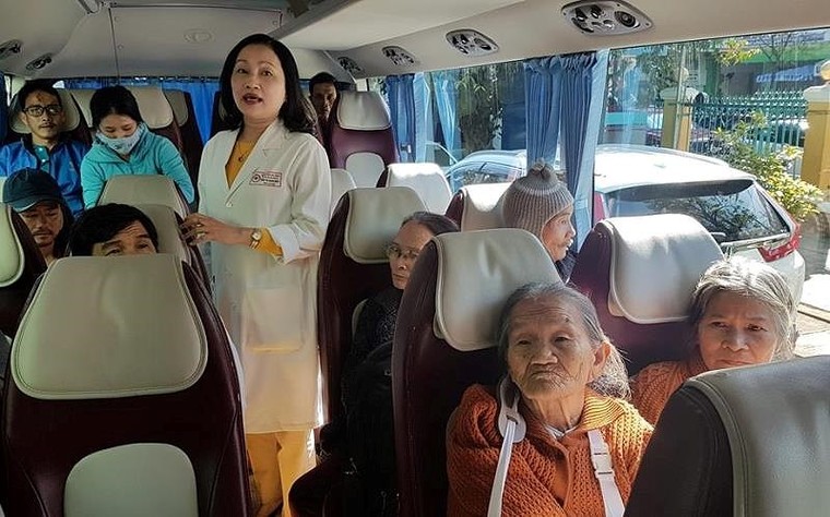 ‘Bệnh viện bao xe về quê ăn Tết tôi mừng quá’ ảnh 1