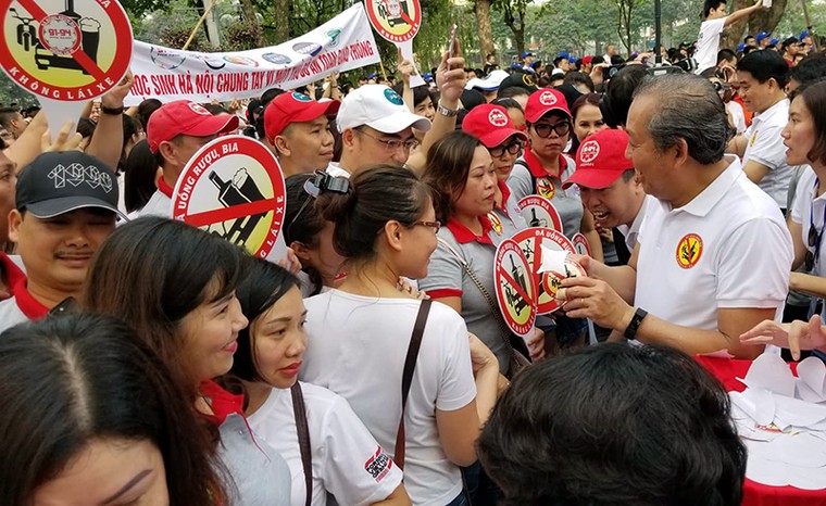 Hà Nội: Hàng nghìn người đi bộ kêu gọi 'Đã uống rượu bia – Không lái xe' ảnh 1