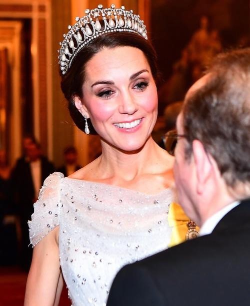 Kate Middleton tưởng niệm Công nương Diana qua cách dùng trang sức ảnh 2