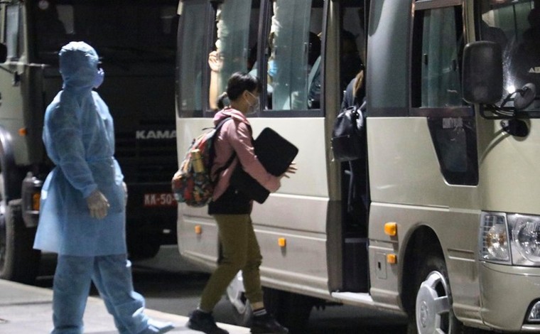 chuyen bay dac biet dua 172 hoc sinh tu philippines ve can tho dem 24/3 hinh 4