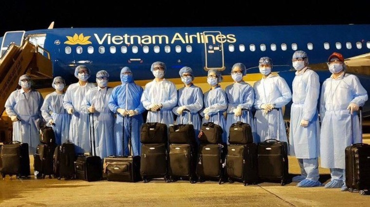 chuyen bay dac biet dua 172 hoc sinh tu philippines ve can tho dem 24/3 hinh 2