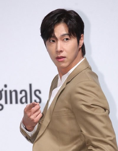 Ca sĩ Yunho.