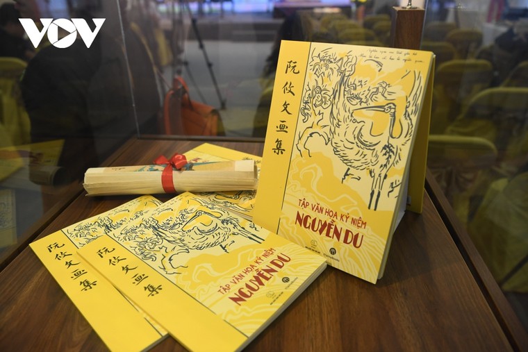 Ra mắt bộ sách Kiều đặc biệt kỷ niệm 200 năm ngày mất Đại thi hào Nguyễn Du ảnh 1