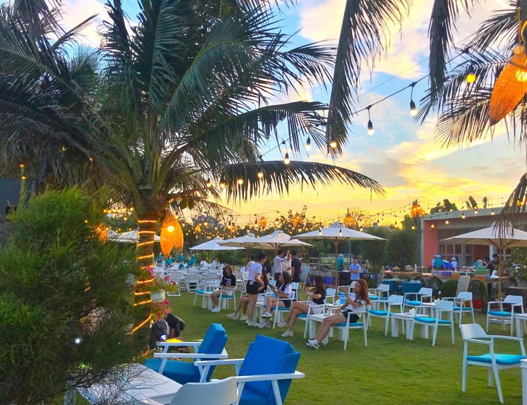 Cận cảnh quán bar biển lộng gió vừa ra mắt tại Sầm Sơn, Quy Nhơn ảnh 1