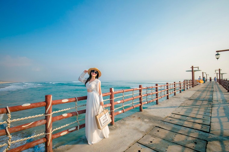 Cận cảnh quán bar biển lộng gió vừa ra mắt tại Sầm Sơn, Quy Nhơn ảnh 11