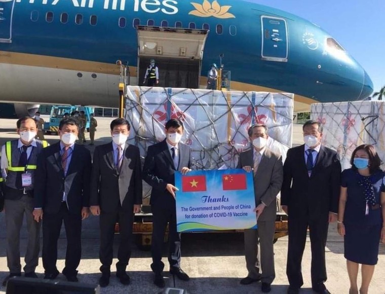 Tiếp nhận 500.000 liều vaccine Vero-Cell của Sinopharm ảnh 1