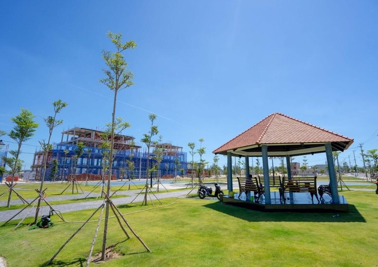 Đất nền và nhà ở ven sông cháy hàng bất chấp dịch bệnh ảnh 4