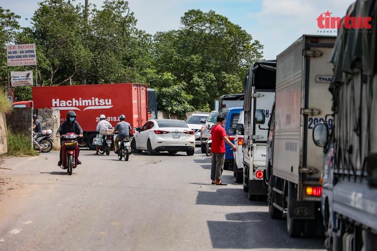 Ùn tắc kéo dài tại Cảng Hà Nội sau khi nới lỏng giãn cách ảnh 7