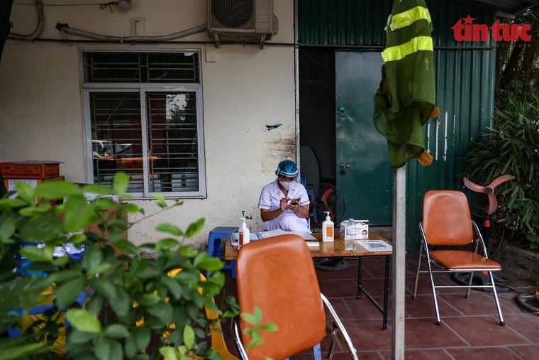 Ùn tắc kéo dài tại Cảng Hà Nội sau khi nới lỏng giãn cách ảnh 6