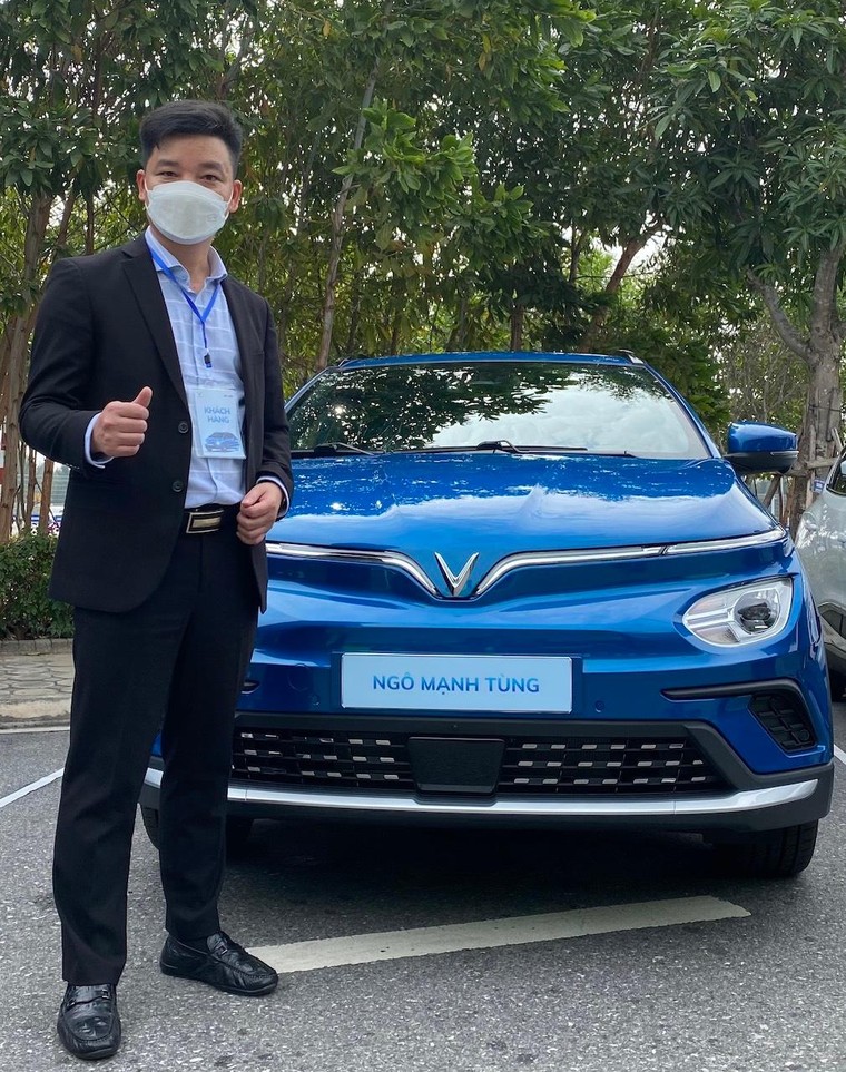 Chủ xe VF e34 đầu tiên: Tự hào được là một phần trong lịch sử công nghiệp ô tô Việt ảnh 1