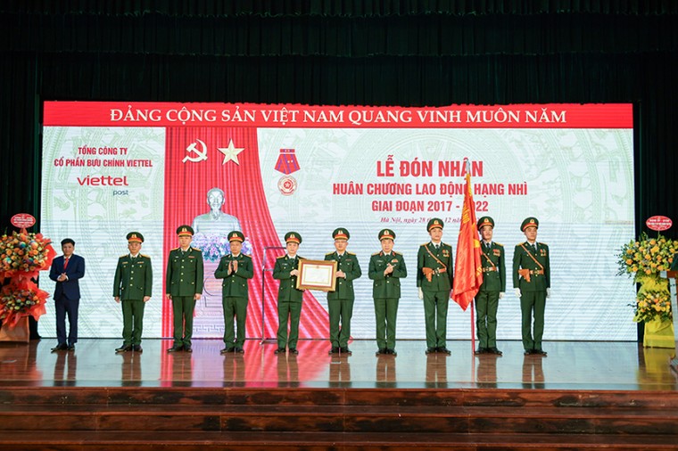 Viettel Post đón nhận Huân chương Lao động hạng Nhì ảnh 2