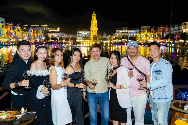 Đón Tết đủ đầy, rước lộc đầu năm tại Grand World Phú Quốc ảnh 9