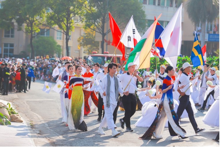 Ấn tượng lễ hội đường phố ‘Buôn Ma Thuột – Nơi hội tụ 3 nền văn minh cà phê thế giới’ ảnh 9