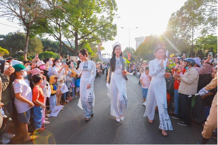 Ấn tượng lễ hội đường phố ‘Buôn Ma Thuột – Nơi hội tụ 3 nền văn minh cà phê thế giới’ ảnh 10