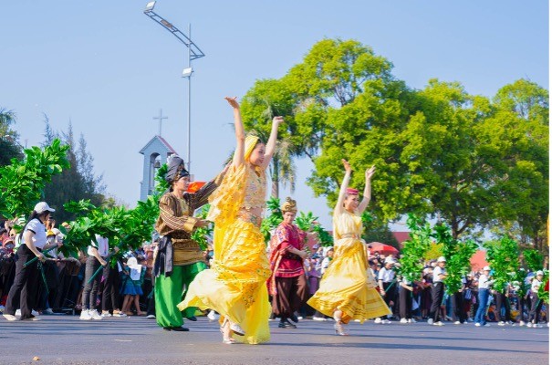 Ấn tượng lễ hội đường phố ‘Buôn Ma Thuột – Nơi hội tụ 3 nền văn minh cà phê thế giới’ ảnh 2