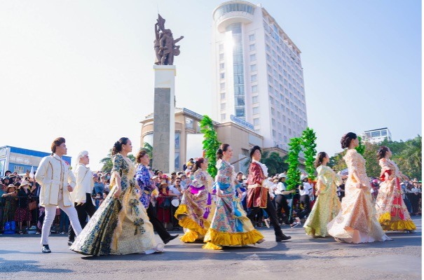 Ấn tượng lễ hội đường phố ‘Buôn Ma Thuột – Nơi hội tụ 3 nền văn minh cà phê thế giới’ ảnh 3