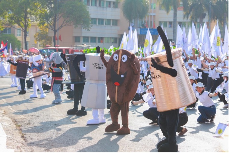 Ấn tượng lễ hội đường phố ‘Buôn Ma Thuột – Nơi hội tụ 3 nền văn minh cà phê thế giới’ ảnh 7