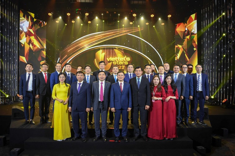 Viettel tôn vinh tập thể, cá nhân xuất sắc toàn cầu ảnh 2