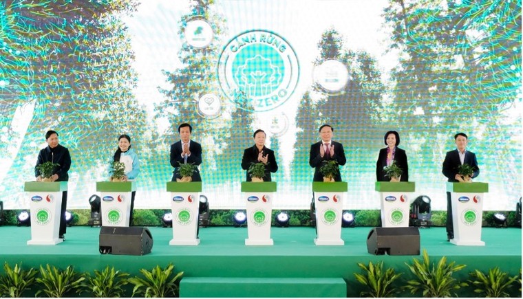 Giảm thiểu dấu chân carbon trong sản xuất tại doanh nghiệp sữa lớn nhất cả nước ảnh 9